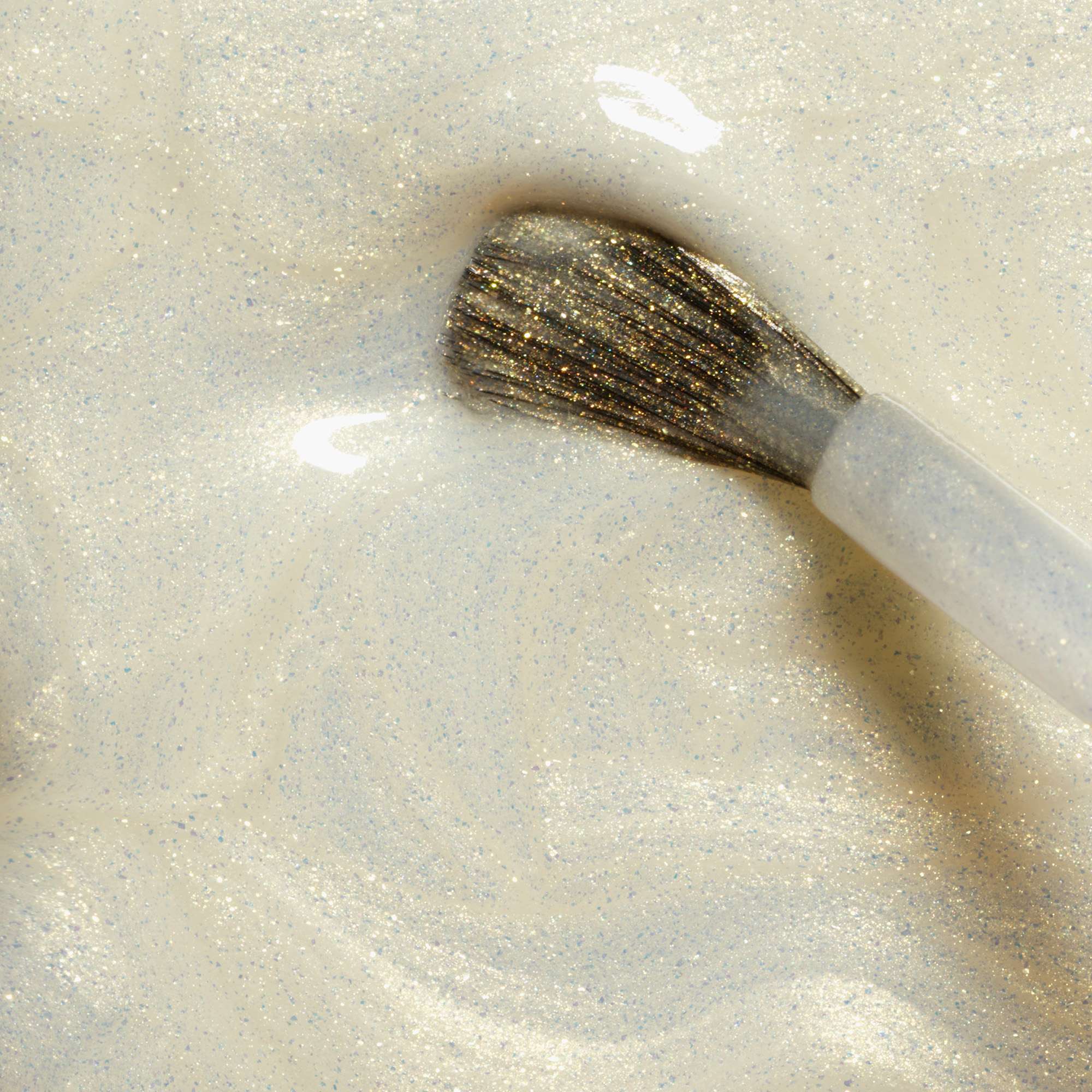 Manucurist “Solar” — Nagellack mit goldenem Schimmer