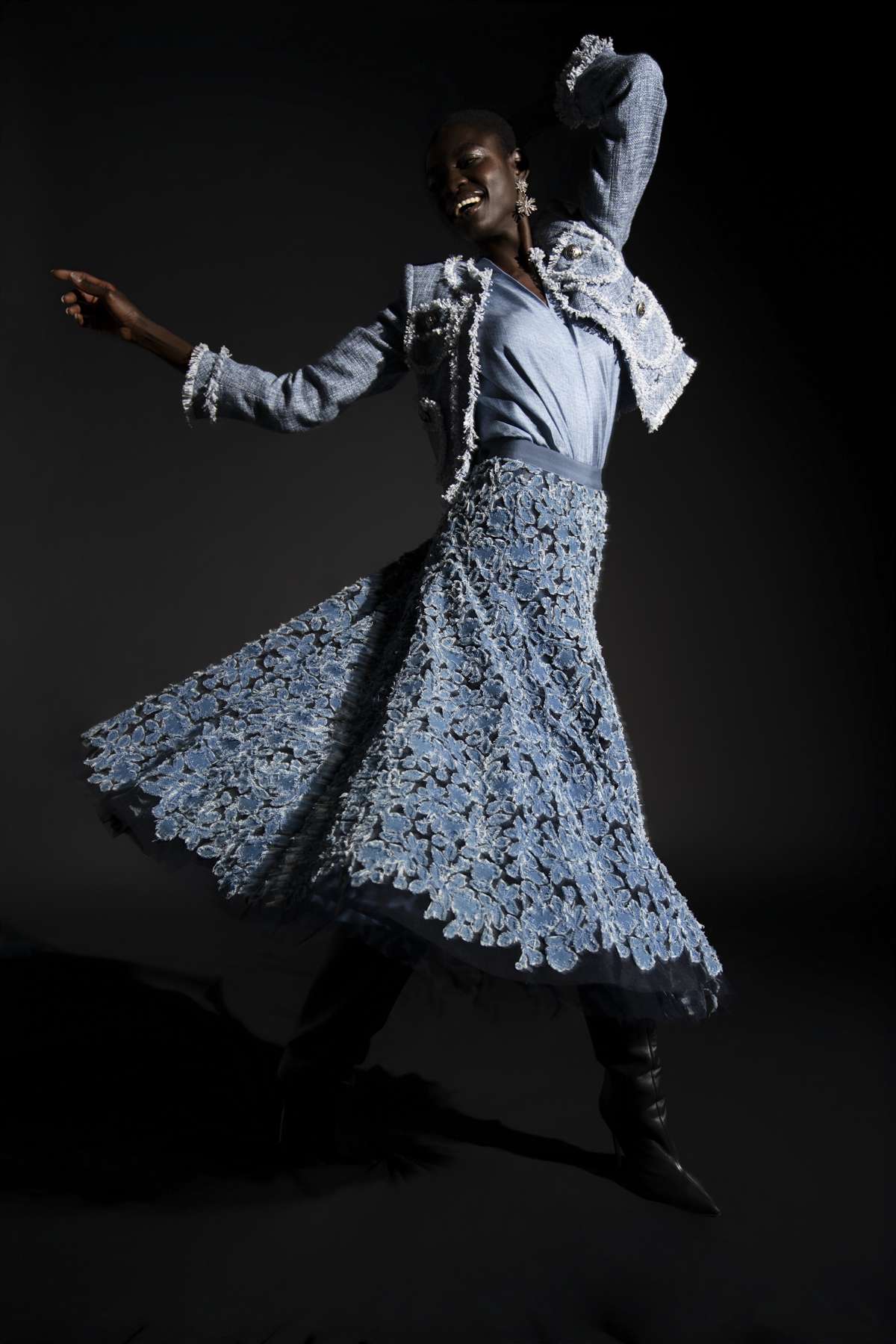 MAISON COMMON - Hellblaue Jeansjacke mit Fransen – Bild 5