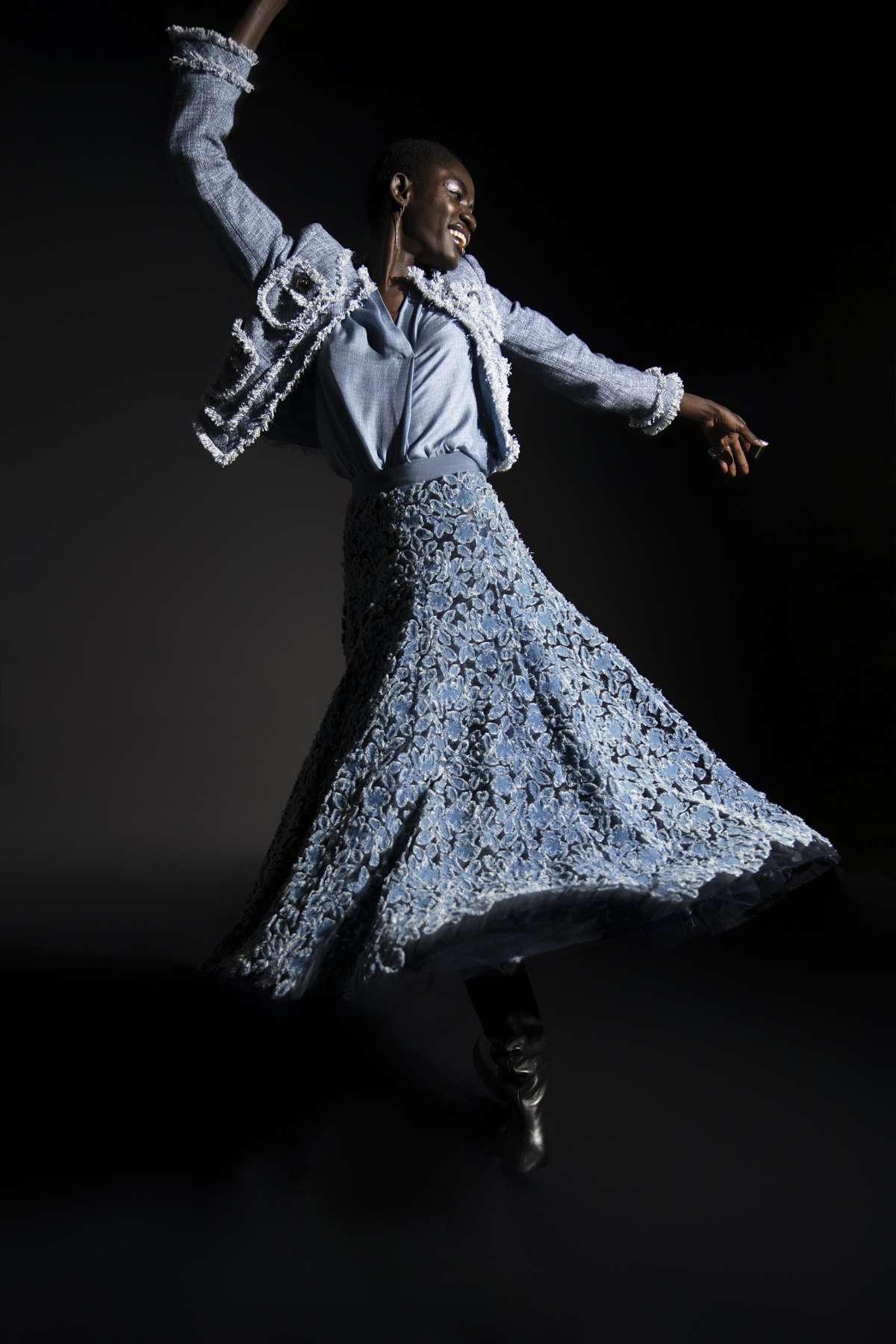 MAISON COMMON - Hellblaue Jeansjacke mit Fransen – Bild 4